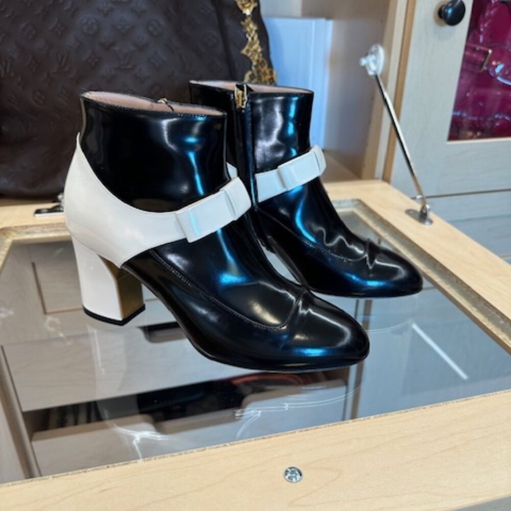 GUCCI SIZE 37 COLORBLOCK PATTERN BLACK & OFF-WHITE BOOTIES